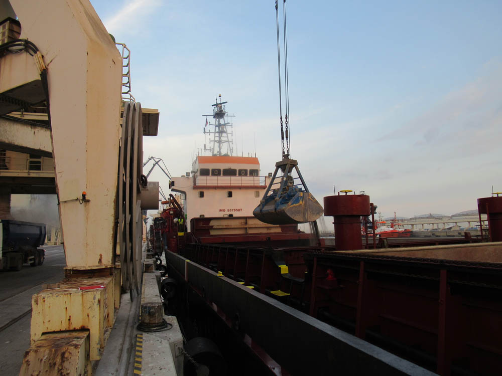 FOB bulk shipment logistics for rock phosphate